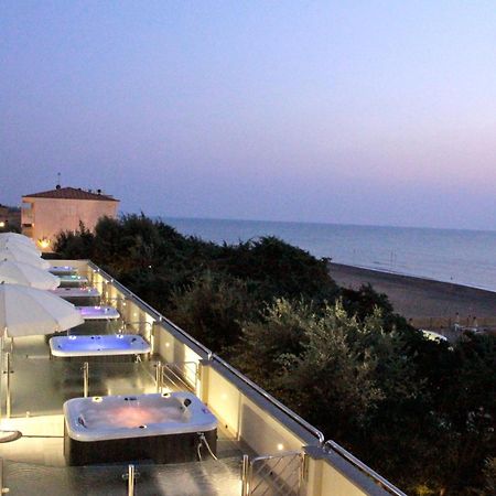 Hotel I Ginepri Марина-ди- Кастаньето Экстерьер фото