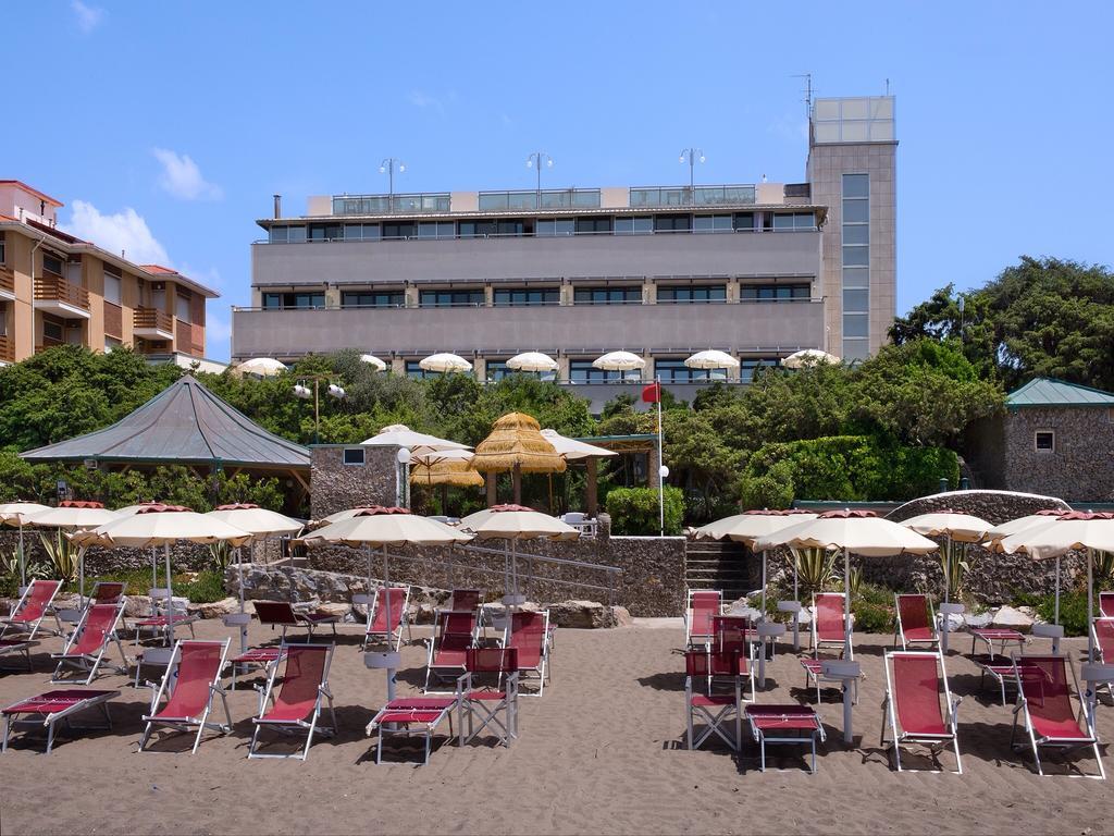 Hotel I Ginepri Марина-ди- Кастаньето Экстерьер фото