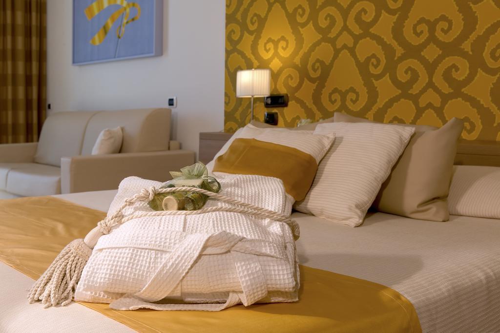 Hotel I Ginepri Марина-ди- Кастаньето Номер фото