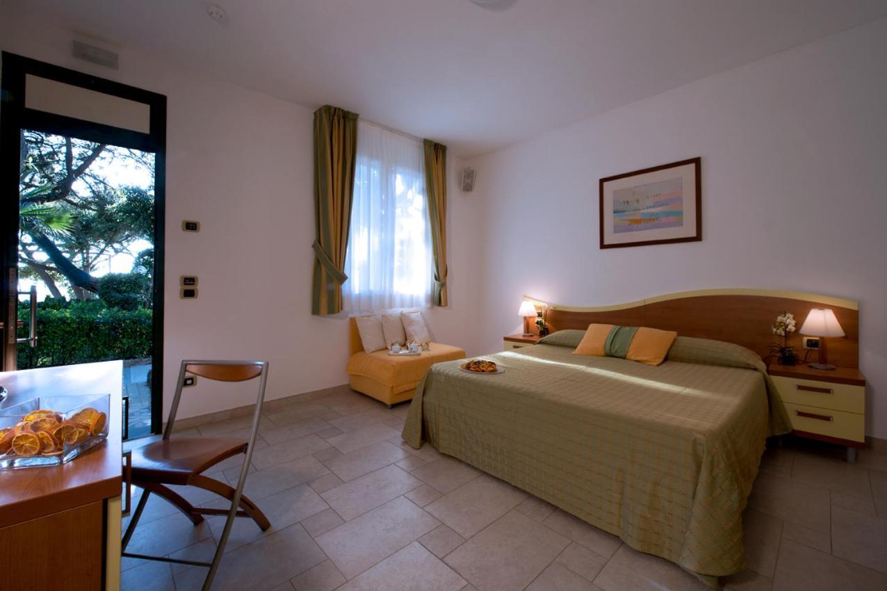 Hotel I Ginepri Марина-ди- Кастаньето Экстерьер фото
