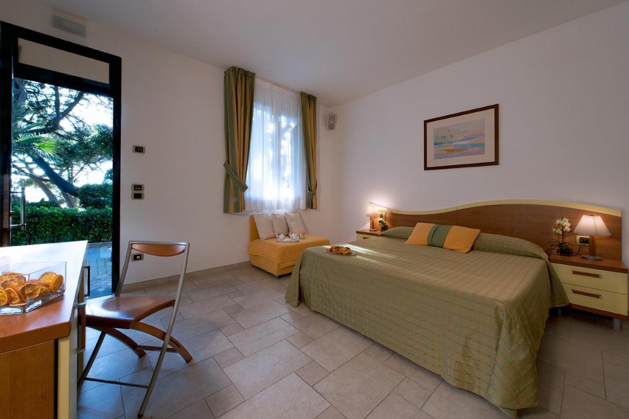 Hotel I Ginepri Марина-ди- Кастаньето Экстерьер фото