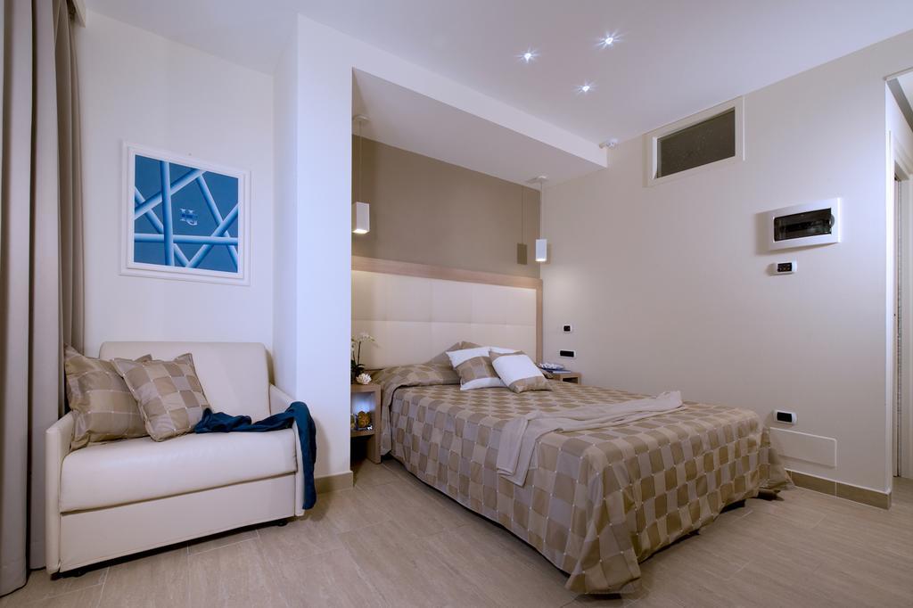 Hotel I Ginepri Марина-ди- Кастаньето Экстерьер фото