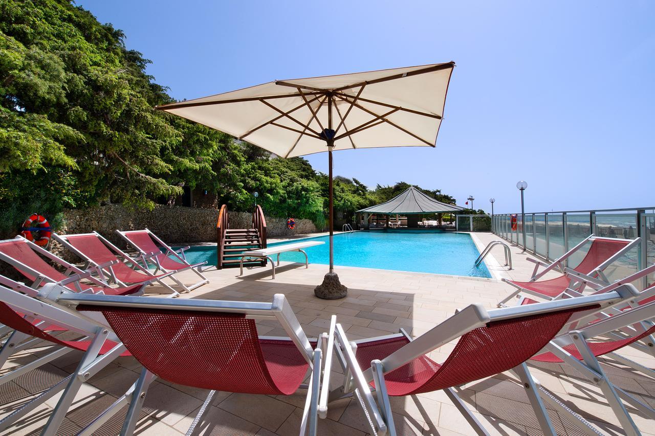 Hotel I Ginepri Марина-ди- Кастаньето Экстерьер фото