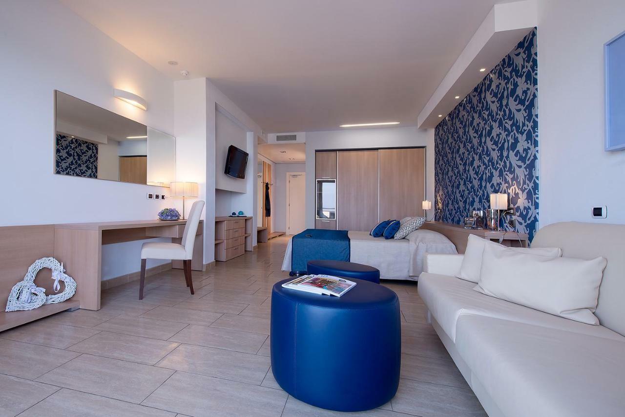 Hotel I Ginepri Марина-ди- Кастаньето Экстерьер фото